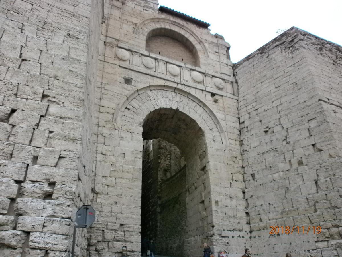 Charming Apartment Tilli With Parking Perugia Exterior photo